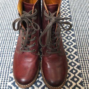 Frye Sabrina 6C Lace Up Black Cherry